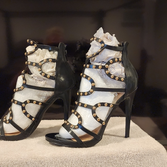 Heels - Picture 2 of 4